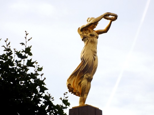 La souplesse du compte titres, avec les avantages de l’assurance vie…